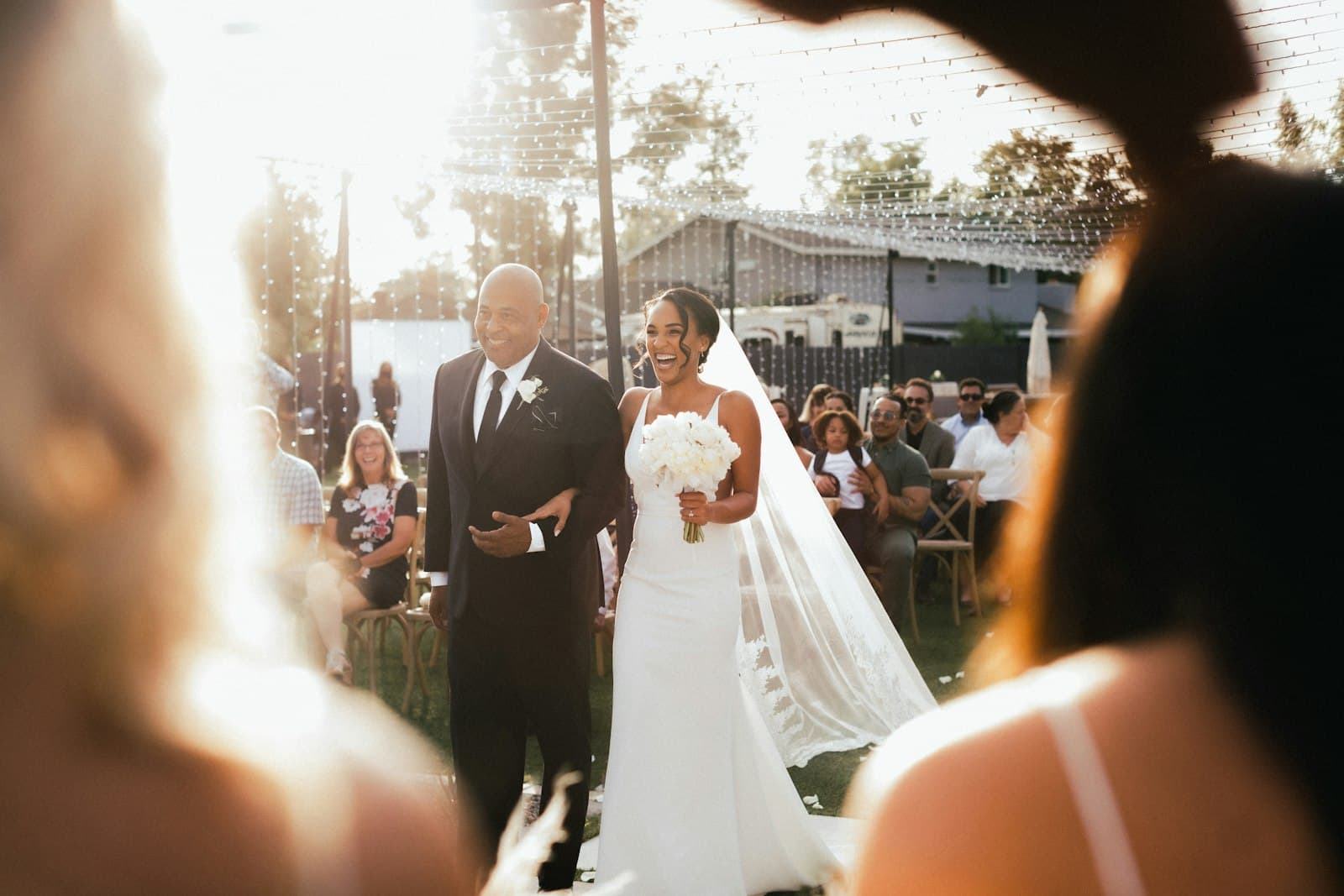 Dress code no casamento: como comunicar aos convidados (sem drama)